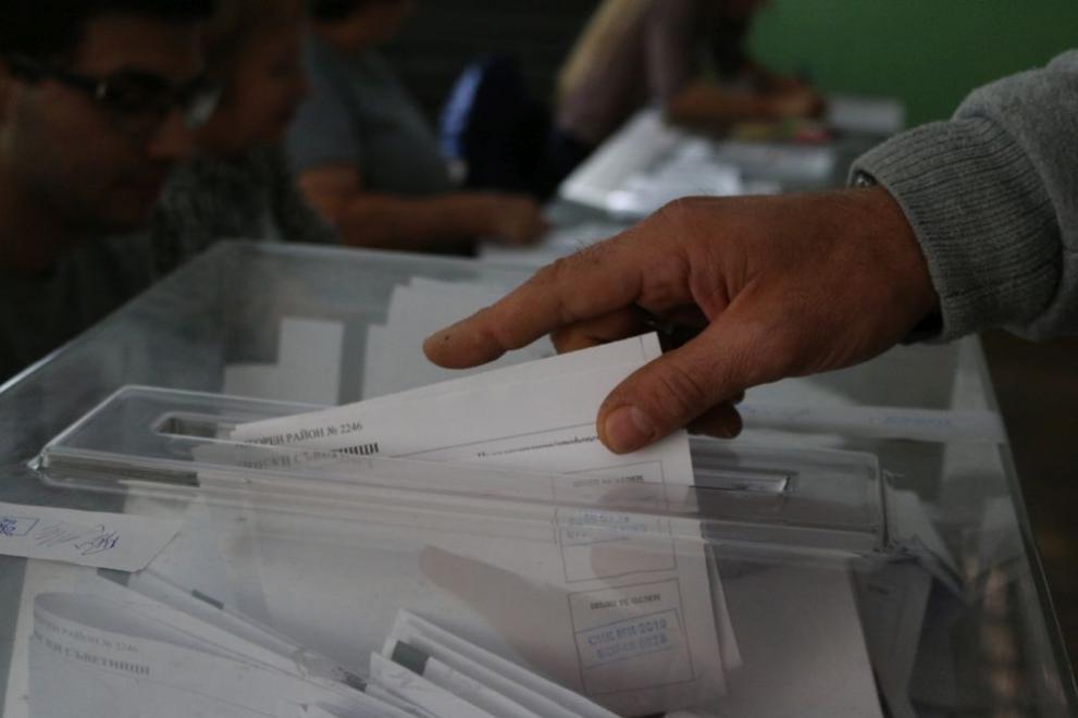 Снимка: Избирател в Земен призна: Дадоха ми снимка за кого да гласувам