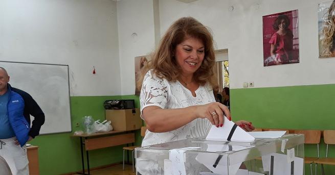 Вицепрезидентът Илияна Йотова упражни правото си на глас предаде репортер