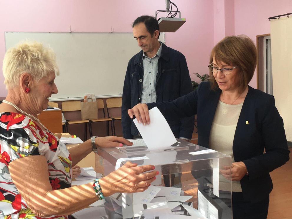 Галина Стоянова гласува