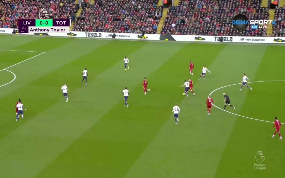 Още в първата минута на срещата Тотнъм поведе на Ливърпул