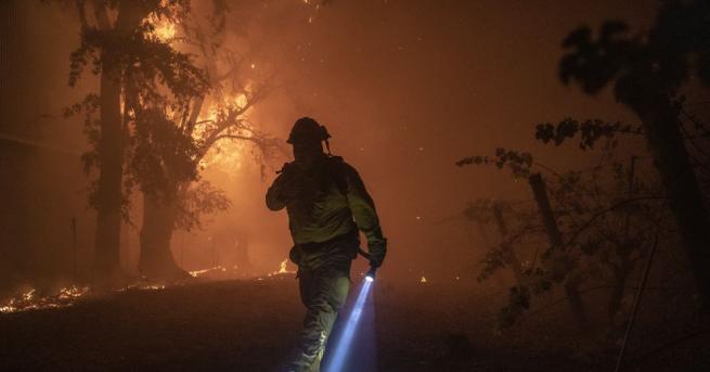 До момента в Генералното ни консулство в Лос Анджелис няма