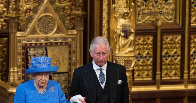 Емблематична шапка на кралица Елизабет Втора през 2017 година предизвика
