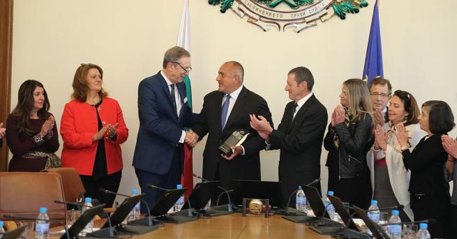 Министър председателят Бойко Борисов бе отличен със специалната награда Факла на