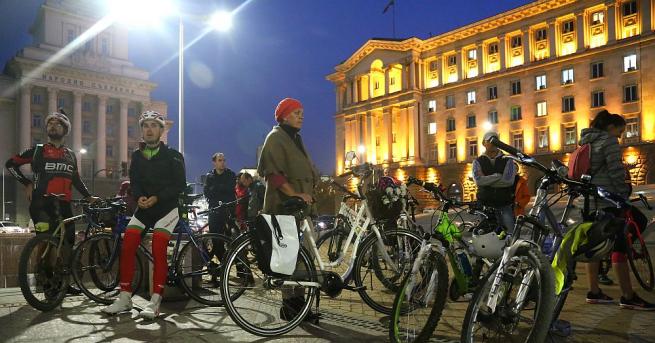 Колоездачи протестират пред Министерския съвет с искане за законови промени