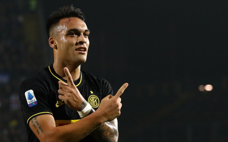 Манчестър Юнайтед е готов да воюва с Барселона за подписа