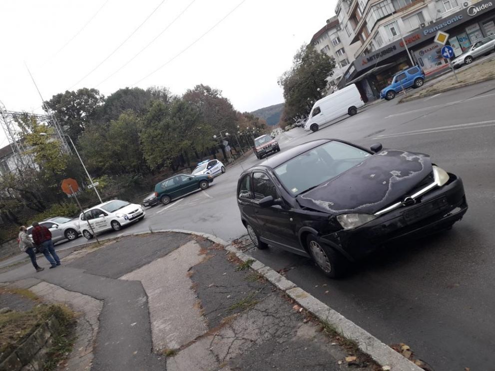 Отново стана инцидент с автомобили на кръстовището на ул."Станционна" край  старата Мототехника