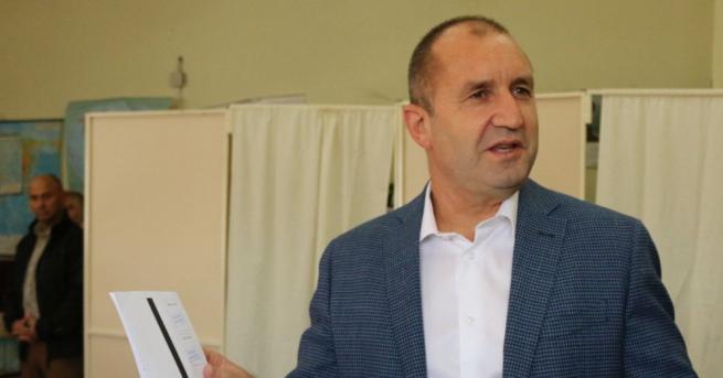 Президентът Румен Радев гласува на втория тур на местните избори