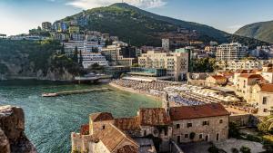 Средната нетна заплата в Черна гора възлиза на 800 евро