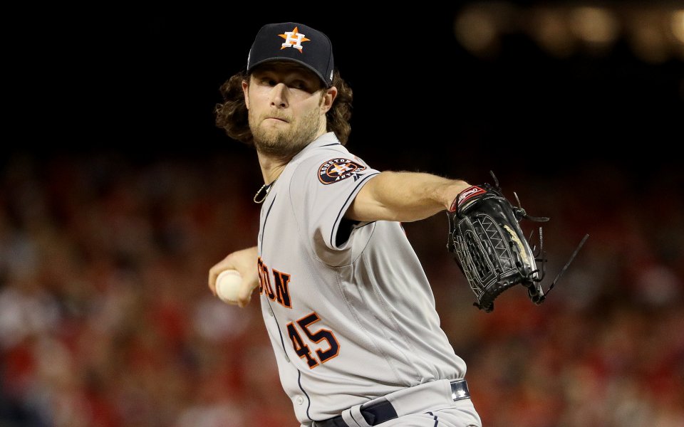 Две жени бяха хванати от камерите и бяха показани на