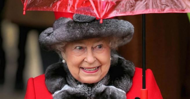 Британската кралица Елизабет II се е завърнала в Бъкингамския дворец