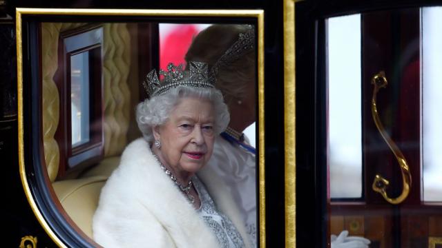 Променят традиционните чествания за рождения ден на кралицата