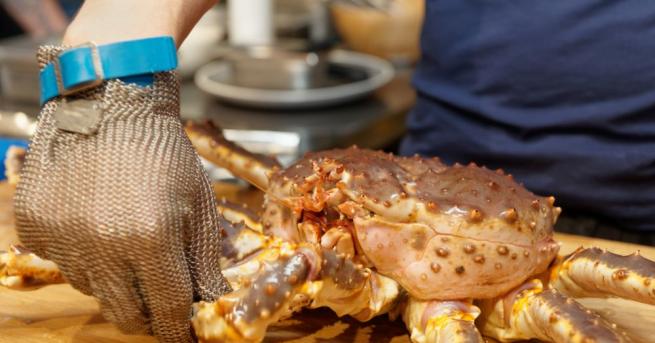 Рак беше изтъргуван за рекордните пет милиона йени 46 000