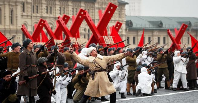 Военен парад в Москва по случай годишнина от парада през