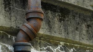 метална тръба