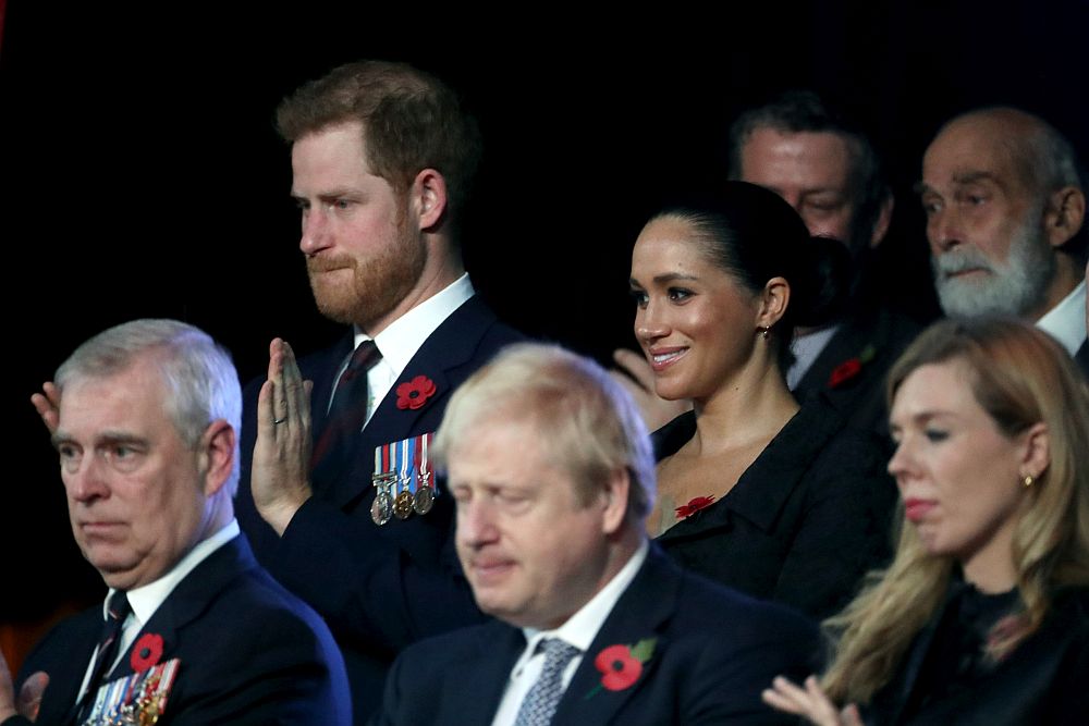 Кралското семейство и британският премиер заедно в Деня за възпоменание