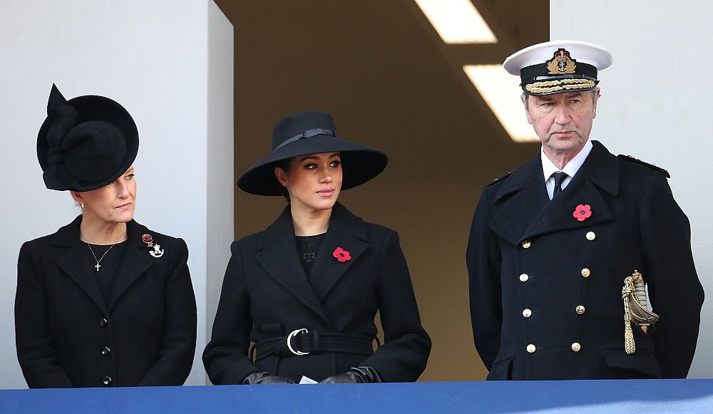 Кралските дами с елегантни шапки