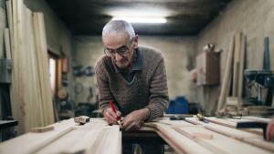 Българите работят по малко за пенсия това показват последните данни