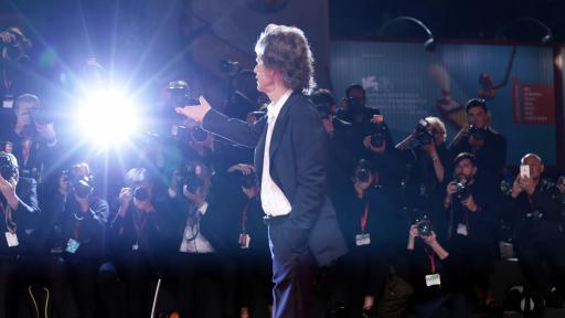  <p>Той е единствено на 2, само че е вече&nbsp;копие на известния си татко (СНИМКИ)</p> 