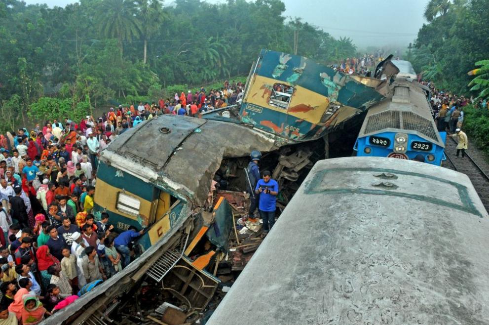 15 загинали при катастрофа на влак в Бангладеш (СНИМКИ) - Свят ...