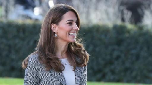  <p><strong>Кейт Мидълтън </strong>отново<strong>&nbsp;</strong>очарова с визия (СНИМКИ)</p> 