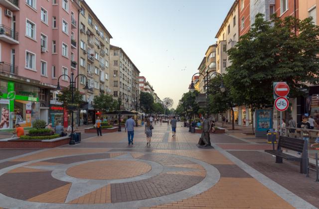 Предлагането на модерни търговски площи в търговски центрове в четирите