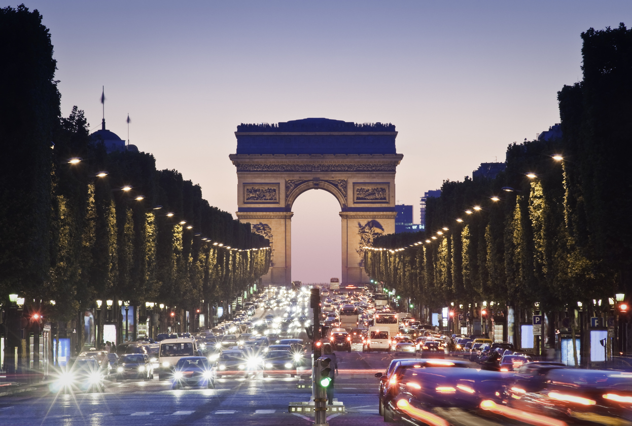 Avenue des Champs Elysees в Париж