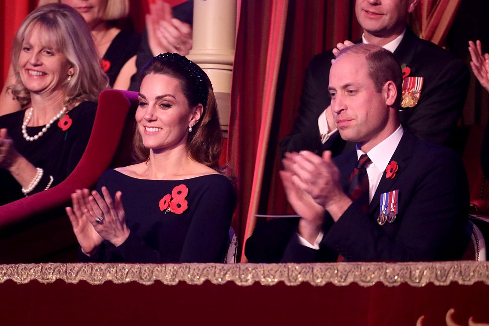 Какъвто и аксесоар да сложи Кейт, тя винаги изглежда стилна и красива