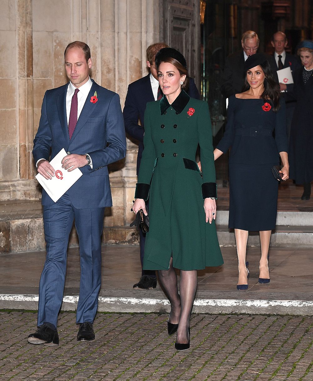 Какъвто и аксесоар да сложи Кейт, тя винаги изглежда стилна и красива