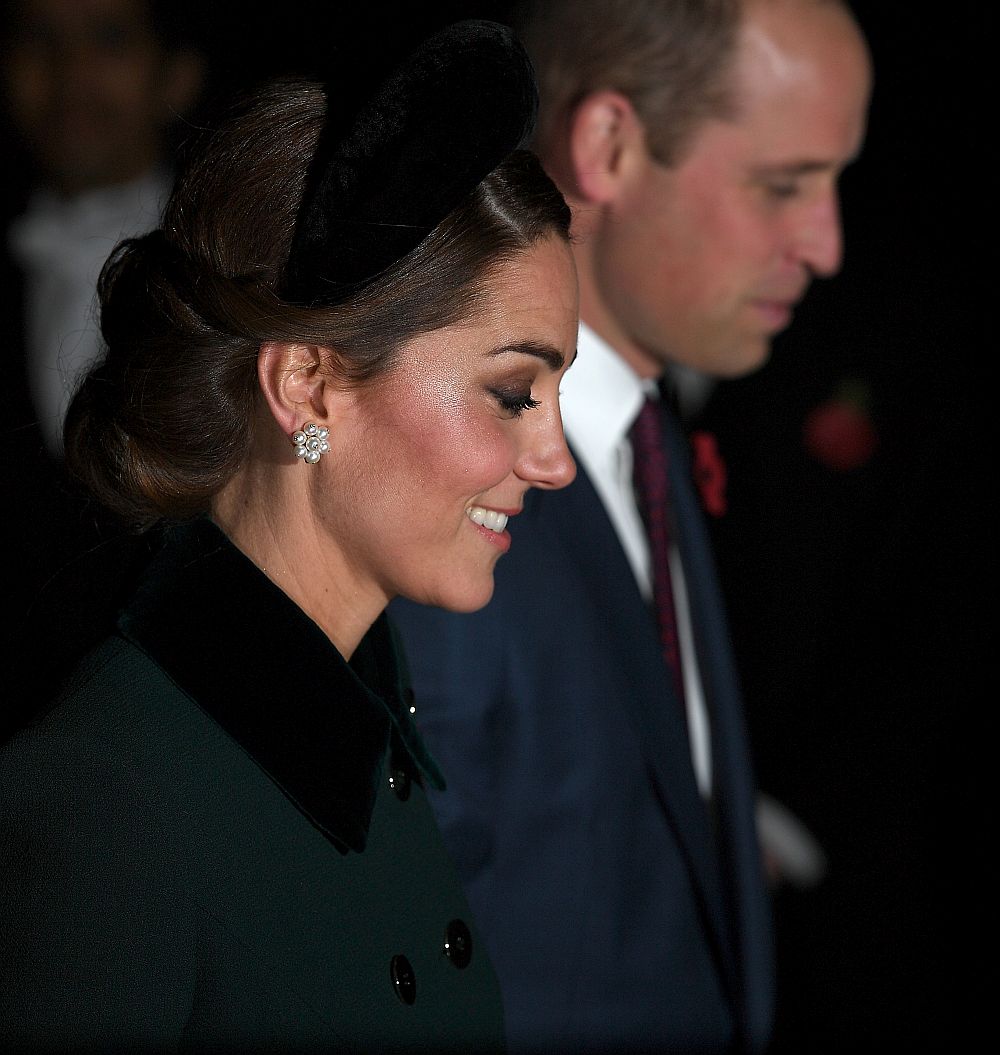 Какъвто и аксесоар да сложи Кейт, тя винаги изглежда стилна и красива