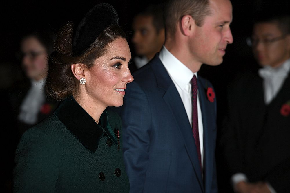 Какъвто и аксесоар да сложи Кейт, тя винаги изглежда стилна и красива