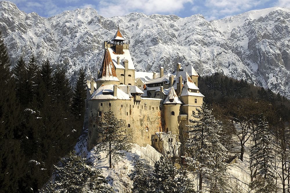 Замъкът Бран, Румъния<br>
<br>
 Жителите на селото са построили замъка със собствени пари през 1382 година.