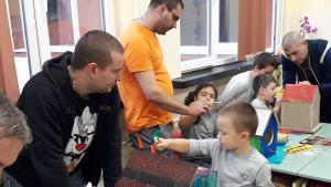 деца птици бащи къщички