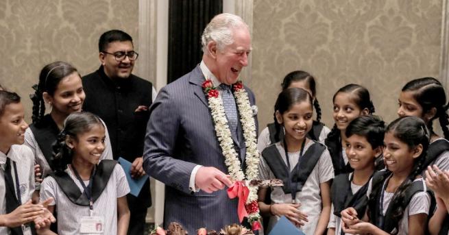 Принц Чарлз който е на двудневно посещение в Индия отпразнува