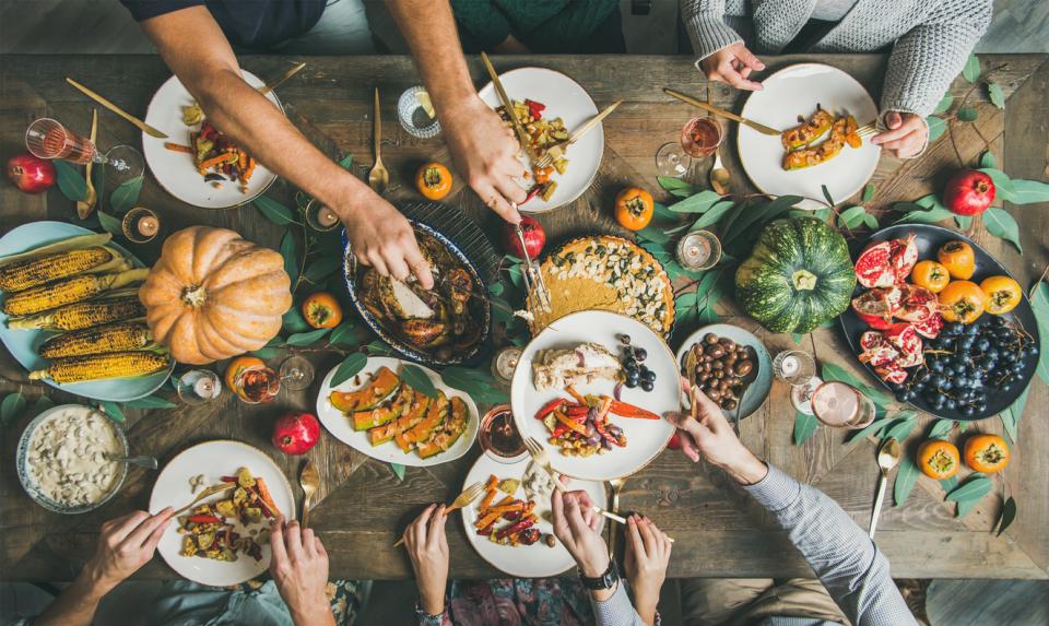  Ден на благодарността благорадност маса храна семейство другари 