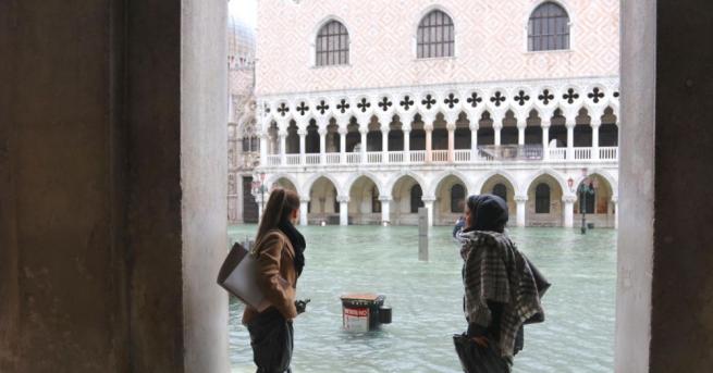 Около 70% от Венеция бе наводнена днес. Нивото на водата