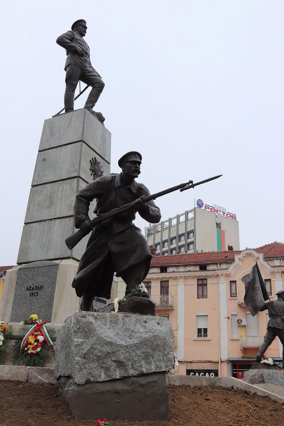  монумент Владимир Вазов 