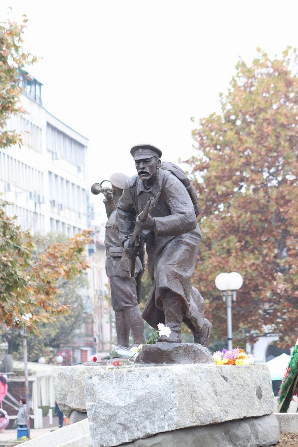  монумент Владимир Вазов 