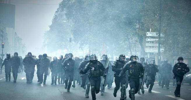 Шестнадесет полицаи бяха ранени при сблъсъци на днешната демонстрация срещу