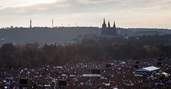Над 200 000 чехи се събраха днес в Прага за