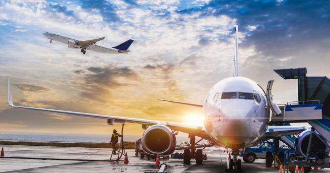 Самолет на Еър Намибия се сблъска със самолет на Кореън