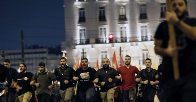 Отряд полицейски специални сили използва сълзотворен газ в Атина в