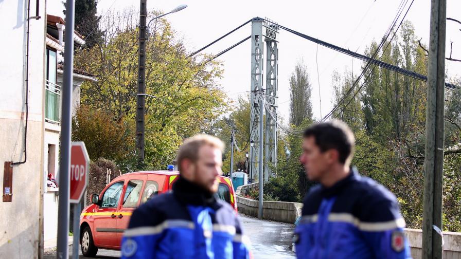  Мост във Франция се срути, почина 15-годишно момиче 