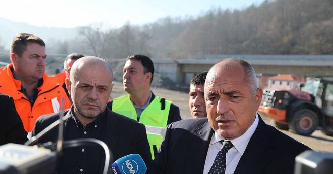 Премиерът Бойко Борисов е в Перник за да следи обследването