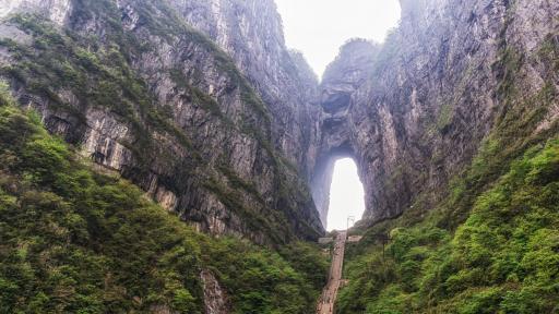  Откриха големи пещери към подземна река 