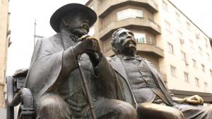 Славейкови статуя бастун