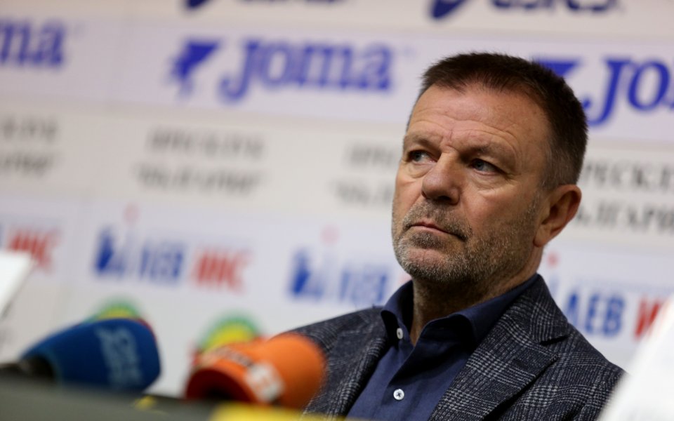 Стойчо Младенов и неговият Кайсар спечелиха с 3:0 като гост