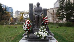 Симеон Радев паметник НДК