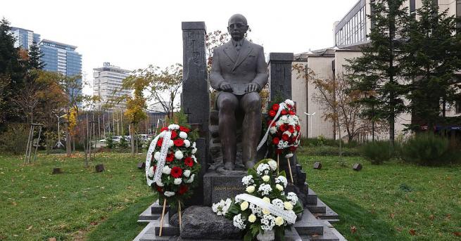 Откриха първия в София паметник на българския общественик писател дипломат