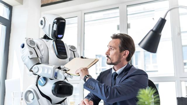 Роботизирането на работното място прави служителите по-мързеливи 