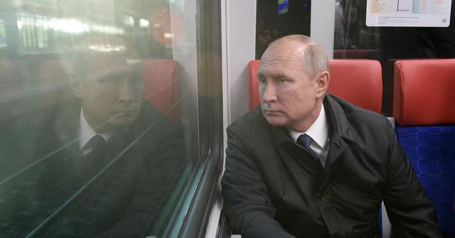 Руският президент Владимир Путин стана един от първите пътници във
